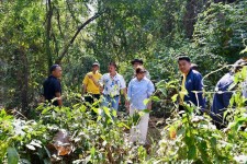 นายก อบจ.ตาก ลงพื้นที่สำรวจคลองลำห้วยบริเวณ ต.ท่าสายลวด อ.แม่สอด จ.ตาก