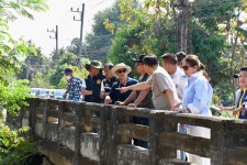 นายก อบจ.ตาก ลงพื้นที่สำรวจคลองลำห้วยบริเวณ ต.ท่าสายลวด อ.แม่สอด จ.ตาก