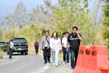 นายก อบจ.ตาก ลงพื้นที่ตรวจการทำงานของเครื่องจักรกลหนัก ในพื้นที่ ต.ช่องแคบ อ.พบพระ จ.ตาก