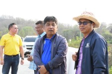 นายก อบจ.ตาก ลงพื้นที่ตรวจงานปรับปรุงถนน บ้านวังม่วง เชื่อมบ้านหนองชะลาบ