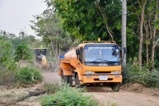 นายก อบจ.ตาก ลงพื้นที่ตรวจการทำงานของเครื่องจักรกลหนัก ในพื้นที่ ต.วังจันทร์ อ.สามเงา จ.ตาก