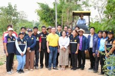 นายก อบจ.ตาก ลงพื้นที่ตรวจการทำงานของเครื่องจักรกลหนัก ในพื้นที่ ต.วังจันทร์ อ.สามเงา จ.ตาก