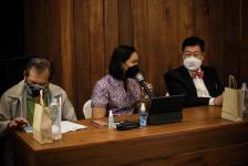 นายก อบจ.ตาก และ ผอ.อุทยานธรณีไม้กลายเป็นหินตาก นำเสนอข้อมูลกับคณะวิจัย เพื่อยกระดับการจัดการท่องเที่ยว