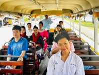 รถไฟนำเที่ยว อบจ.ตาก ออกบริการนำเที่ยวให้กับคณะครูและนักเรียนโรงเรียนเทศบาล 1 กิตติขจร