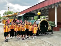 รถไฟนำเที่ยว อบจ.ตาก ออกบริการนำเที่ยวให้กับคณะครูและนักเรียนโรงเรียนเด่นวัวราษฎร์รังสรรค์