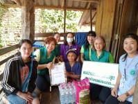 1/4/68 สมาคมแม่บ้านสาธารณสุข สาขาอำเภอแม่ระมาด ร่วมกับ รพ.สต.บ้านสันป่าไร่ ลงพื้นที่เยี่ยมให้กำลังใจและมอบสิ่งของให้แก่ผู้สูงอายุ เขต รพ.สต.บ้านสันป่าไร่ จำนวน 3 คน