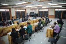 เข้าร่วมประชุม ร่วมกับ หน่วยงานทางการศึกษาจังหวัดตาก เพื่อหารือแนวทางการดำเนินโครงกาวันที่ 1 ธันวาคม 2564 นายณัฐวุฒิ ทวีเกื้อกูลกิจ นายกองค์การบริหารส่วนจังหวัดตาก มอบหมายให้ นางวันทนา วิรัชเกษม รองปลัดองค์การบริหารส่วนจังหวัด รักษาราชการแทน ปลัดองค์การบร