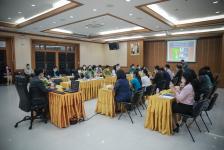 เข้าร่วมประชุม ร่วมกับ หน่วยงานทางการศึกษาจังหวัดตาก เพื่อหารือแนวทางการดำเนินโครงกาวันที่ 1 ธันวาคม 2564 นายณัฐวุฒิ ทวีเกื้อกูลกิจ นายกองค์การบริหารส่วนจังหวัดตาก มอบหมายให้ นางวันทนา วิรัชเกษม รองปลัดองค์การบริหารส่วนจังหวัด รักษาราชการแทน ปลัดองค์การบร