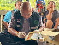 11 เมษายน 2568 นายกัณตพงศ์ ฉลากมงคล ผู้ช่วยเจ้าหน้าที่สาธารณสุขและน.ส.รุจิพร กุลธรรมอนุตระ พนักงานบริการ ประจำสสช.บ้านห้วยกระทิง ร่วมกับทีมศูนย์ควบคุมโรคติดต่อนำโดยแมลงแม่สอด หน่วยควบคุมโรคติดต่อนำโดยแมลง แม่จะเรา สสอ.แม่ระมาด รพ.แม่ระมาดและอสม.ม.6 บ้านห้