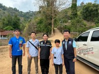 11 เมษายน 2568 นายกัณตพงศ์ ฉลากมงคล ผู้ช่วยเจ้าหน้าที่สาธารณสุขและน.ส.รุจิพร กุลธรรมอนุตระ พนักงานบริการ ประจำสสช.บ้านห้วยกระทิง ร่วมกับทีมศูนย์ควบคุมโรคติดต่อนำโดยแมลงแม่สอด หน่วยควบคุมโรคติดต่อนำโดยแมลง แม่จะเรา สสอ.แม่ระมาด รพ.แม่ระมาดและอสม.ม.6 บ้านห้