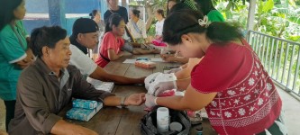 18 พฤษภาคม 2568 นางเสาร์แก้ว อ่วมพิทยา เจ้าพนักงานสาธารณสุข รพ.สต.บ้านสันป่าไร่ ร่วมกับเครือข่ายแม่ยุคใหม่ใส่ใจสุขภาพ จัดอบรมโครงการเสริมสร้างความรู้แก่กลุ่มเสี่ยง“NCD “โรคที่คุณสร้างเอง ณ โรงเรียนบ้านป่าไร่เหนือ มีกลุ่มเสี่ยงเข้ารับการอบรม จำนวน 130 คน โ