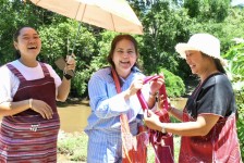 นายกจอย ลงพื้นที่สำรวจเส้นทางสัญจรชำรุด ในพื้นที่ บ้านแปโดทะ เชื่อมบ้านอุ้มผางคี ต.อุ้มผาง อ.อุ้มผาง จ.ตาก 