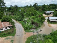 นายกจอย ลงพื้นที่ตรวจสอบสถานการณ์น้ำท่วม หมู่ 11 ต.โป่งแดง อ.เมือง จ.ตาก