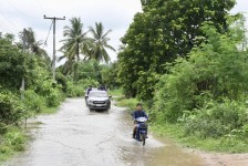 นายกจอย ลงพื้นที่ตรวจสอบสถานการณ์น้ำท่วม หมู่ 11 ต.โป่งแดง อ.เมือง จ.ตาก