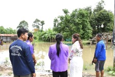 นายกจอย ลงพื้นที่ตรวจสอบสถานการณ์น้ำท่วม หมู่ 11 ต.โป่งแดง อ.เมือง จ.ตาก