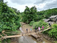 นายกจอย ลงพื้นที่ติดตามการทำงานของเครื่องจักรกล ในพื้นที่ บ้านห้วยระพริ้ง ต.พระวอ อ.แม่สอด จ.ตาก