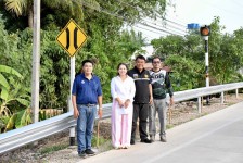 นายกจอย (นายก อบจ.ตาก) ลงพื้นที่ตรวจติดตั้งเครื่องหมายจราจรและอำนวยความปลอดภัย  อ.แม่ระมาด  