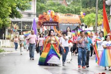 นายกจอย (นายก อบจ.ตาก) นำทีมอบจ. ตาก ร่วมงานแม่สอดไพรด์ 2025