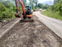  นายกจอย ลงพื้นที่ตรวจติดตามงานซ่อมแซมถนนในพื้นที่ อ.แม่สอด จ.ตาก