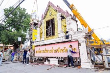 นายก อบจ.ตาก (นายกจอย)  ตรวจความเรียบร้อยในการรื้อถอนซุ้มเฉลิมพระเกียรติ