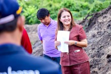 นายกจอย นายก อบจ.ตากสนับสนุนเครื่องจักรพร้อมน้ำมันเชื้อเพลิง ลงพื้นที่ช่วยเหลือพี่น้องประชาชน งบประมาณ 150,000 บาท