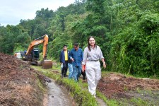 นายกจอย ลงพื้นที่ตรวจติดตามการทำงานของเครื่องจักรกลในพื้นที่ ต.แม่ต้าน อ.ท่าสองยาง จ.ตาก 