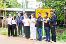 นายกจอย นายก อบจ.ตาก ลงพื้นที่ตรวจติดตาม โครงการถนนปลอดภัย ติดตั้งไฟฟ้าส่องสว่าง 2 สายทาง