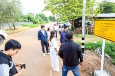 นายกจอย นายก อบจ.ตาก ลงพื้นที่ตรวจติดตาม โครงการถนนปลอดภัย ติดตั้งไฟฟ้าส่องสว่าง 2 สายทาง