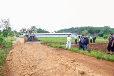  นายกจอย นายก อบจ.ตาก สนับสนุนเครื่องจักรพร้อมน้ำมันเชื้อเพลิง งบประมาณ 120,000 บาท