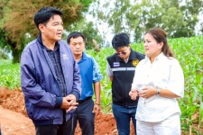 นายกจอย นายก อบจ.ตาก  สนับสนุนเครื่องจักรพร้อมน้ำมันเชื้อเพลิง งบประมาณ 300,000 บาท