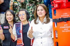  นายกจอย นายก อบจ.ตาก เป็นประธานในพิธีมอบ spinal board จากมูลนิธิการแพทย์ฉุกเฉินแห่งชาติ (มพฉ.)