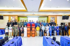  นายกจอย นายก อบจ.ตาก เป็นประธานในพิธีมอบ spinal board จากมูลนิธิการแพทย์ฉุกเฉินแห่งชาติ (มพฉ.)