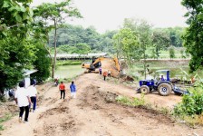 นายก อบจ.ตาก (นายกจอย) สนับสนุนเครื่องจักรพร้อมน้ำมันเชื้อเพลิง งบประมาณ 70,000 บาท 