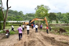 นายก อบจ.ตาก (นายกจอย) สนับสนุนเครื่องจักรพร้อมน้ำมันเชื้อเพลิง งบประมาณ 70,000 บาท 