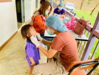 วันที่ 19,20,25และ27 มิถุนายน 2568 น.ส.พนิดา ตลับทอง เจ้าพนักงานทันตสาธารณสุขปฎิบัติงาน น.ส.โสภา วรนารถวิชัย ผู้ช่วยทันตกรรม จนท.รพ.สต.บ้านสันป่าไร่ ร่วมกับ จนท.ฝ่ายทันตกรรม รพ.แม่ระมาดและจนท.รพ.สต.บ้านทุ่งมะขามป้อม ออกให้บริการตรวจสุขภาพช่องปากประจำปี เค