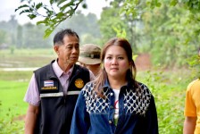 นายกจอย (นายก อบจ.ตาก) สนับสนุนเครื่องจักรกลพร้อมน้ำมันเชื้อเพลิง 140,000 บาท ในพื้นที่ ต.แม่อุสุ อ.ท่าสองยาง