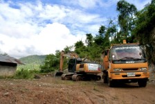 นายกจอย (นายก อบจ.ตาก) สนับสนุนเครื่องจักรกลพร้อมน้ำมันเชื้อเพลิง 86,000 บาท ในพื้นที่ ต.ช่องแคบ อ.พบพระ จ.ตาก 