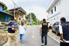 นายกจอย (นายก อบจ.ตาก) ลงพื้นที่ตรวจสอบความเรียบร้อยการดำเนินงานตามโครงการปรับปรุงถนนฯ ในพื้นที่ ต.อุ้มผาง อ.อุ้มผาง
