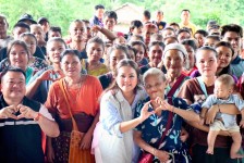 นายกจอย (นายก อบจ.ตาก) สนับสนุนเครื่องจักรกลพร้อมน้ำมันเชื้อเพลิง 270,000 บาท ในพื้นที่ ต.แม่จัน อ.อุ้มผาง จ.ตาก 