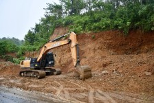 นายกจอย (นายก อบจ.ตาก) สนับสนุนเครื่องจักรกลพร้อมน้ำมันเชื้อเพลิง 270,000 บาท ในพื้นที่ ต.แม่จัน อ.อุ้มผาง จ.ตาก 