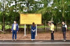 นายกจอย (นายก อบจ.ตาก) ลงพื้นที่ตรวจติดตามโครงการปรับปรุงถนนโดยซ่อมแซมเป็นผิวทางแอสฟัลท์ติกคอนกรีต ในพื้นที่ อ.แม่สอด งบประมาณ 9,100,000 บาท