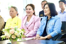 อบจ.ตาก รับมอบอุปกรณ์การแพทย์จากภาคเอกชน เพื่อส่งเสริมคุณภาพชีวิต ตามมาตรการส่งเสริมการลงทุนเพื่อพัฒนาชุมชนและสังคม (CSR-BOI) 