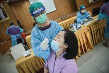 อบจ.ตาก ตรวจคัดกรองด้วยชุดตรวจ Atigen Test Kid (ATK) ให้แก่บุคลากรในสังกัด ตามนโยบาย นายก อบจ.ตาก เพื่อป้องกันการแพร่ระบาดของโรค covid-19