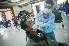 อบจ.ตาก ตรวจคัดกรองด้วยชุดตรวจ Atigen Test Kid (ATK) ให้แก่บุคลากรในสังกัด ตามนโยบาย นายก อบจ.ตาก เพื่อป้องกันการแพร่ระบาดของโรค covid-19