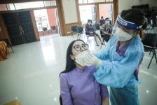 อบจ.ตาก ตรวจคัดกรองด้วยชุดตรวจ Atigen Test Kid (ATK) ให้แก่บุคลากรในสังกัด ตามนโยบาย นายก อบจ.ตาก เพื่อป้องกันการแพร่ระบาดของโรค covid-19