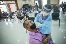 อบจ.ตาก ตรวจคัดกรองด้วยชุดตรวจ Atigen Test Kid (ATK) ให้แก่บุคลากรในสังกัด ตามนโยบาย นายก อบจ.ตาก เพื่อป้องกันการแพร่ระบาดของโรค covid-19