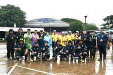 นายกจอย นำทีม ป้องกันและบรรเทาสาธารณภัย อบจ.ตาก ร่วมทำความสะอาดตลาดริมเมยหลังน้ำลด 