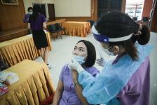 อบจ.ตาก ตรวจคัดกรองด้วยชุดตรวจ Atigen Test Kid (ATK) ให้แก่บุคลากรในสังกัด ตามนโยบาย นายก อบจ.ตาก เพื่อป้องกันการแพร่ระบาดของโรค covid-19