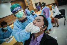 อบจ.ตาก ตรวจคัดกรองด้วยชุดตรวจ Atigen Test Kid (ATK) ให้แก่บุคลากรในสังกัด ตามนโยบาย นายก อบจ.ตาก เพื่อป้องกันการแพร่ระบาดของโรค covid-19