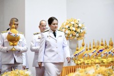 ร่วมพิธีถวายเครื่องราชสักการะและวางพานพุ่ม และพิธีจุดเทียนถวายพระพรชัยมงคล เนื่องในวันเฉลิมพระชนมพรรษาพระบาทสมเด็จพระเจ้าอยู่หัว 